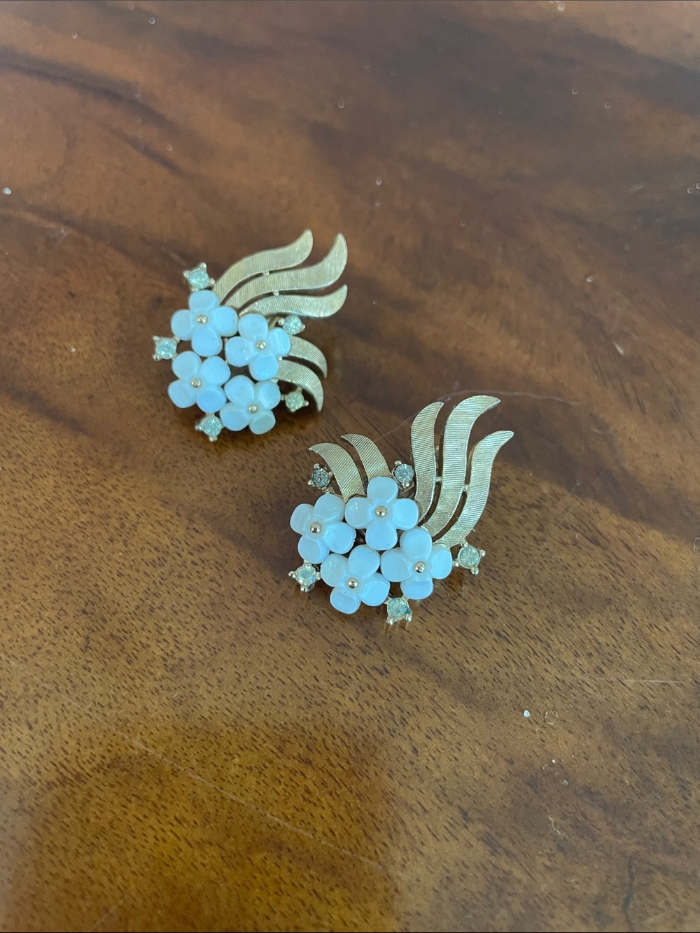 TRIFARI Vintage Gold-Colored Flower Cluster Clip-On Earrings Stamped Gorgeous
